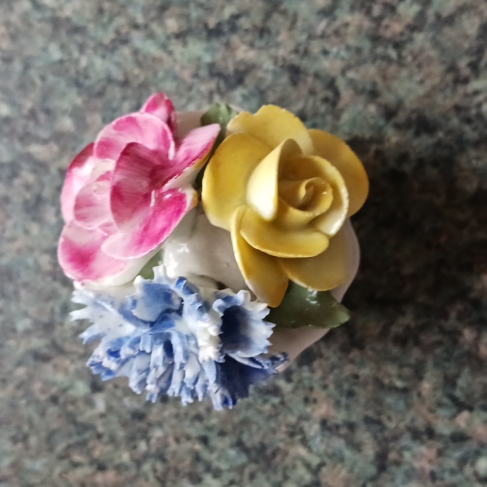 Bone China Tiny 3 Flower Arangement Collectable.